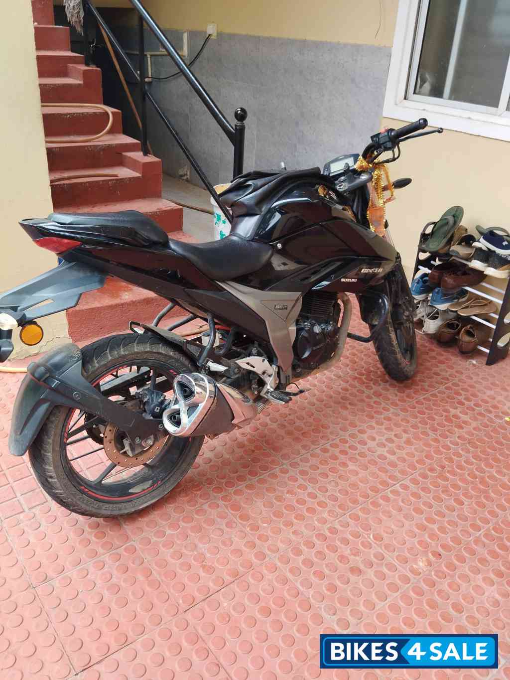 Black Suzuki Gixxer BS6