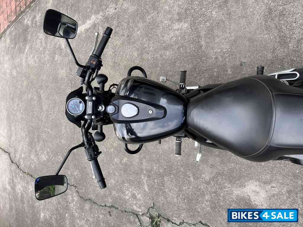 Black Bajaj Avenger Street 160 Black Bajaj Avenger Street 160