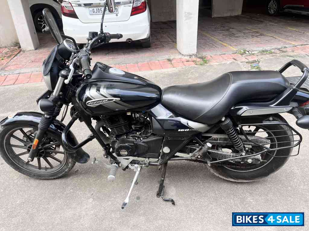 Black Bajaj Avenger Street 160 Black Bajaj Avenger Street 160
