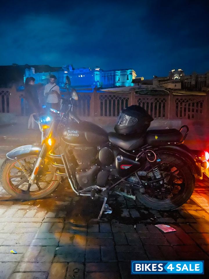 Royal Enfield Classic Stealth Black Royal Enfield Classic Stealth Black