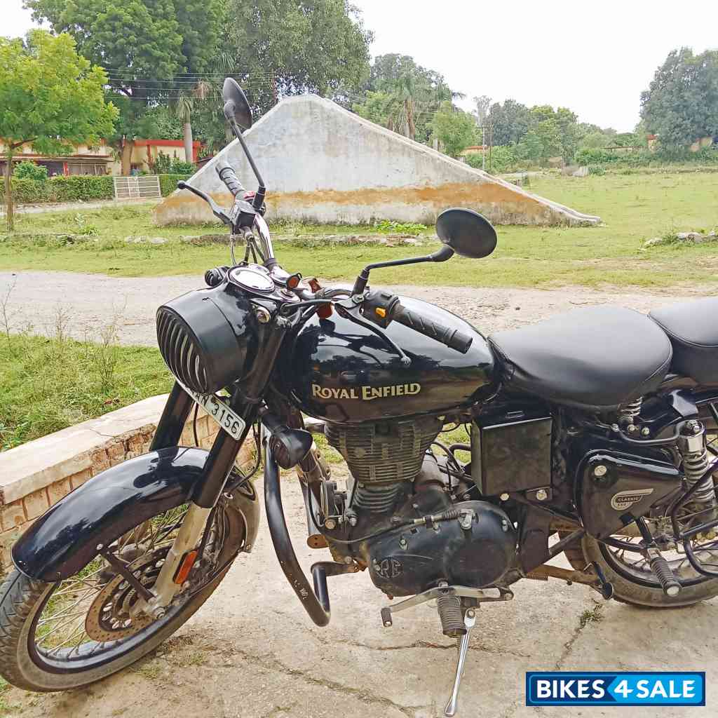 Black Royal Enfield Classic 350 Black Royal Enfield Classic 350