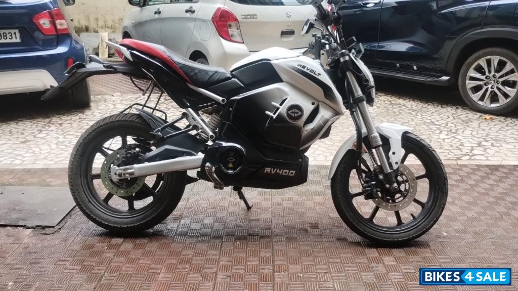 Mist Grey (white) Revolt RV 400 Mist Grey (white) Revolt RV 400