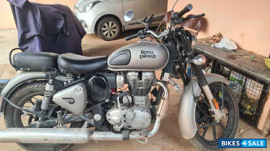 Gun Metal Grey Royal Enfield Classic 350 Dual Channel BS6