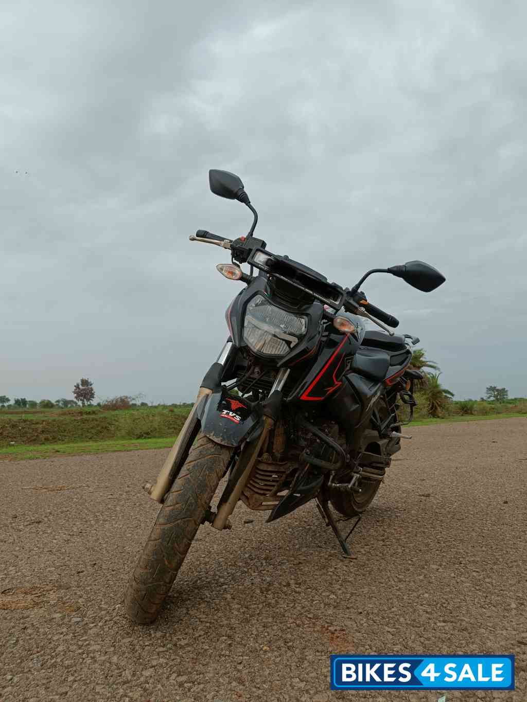 Black TVS Apache RTR 200 4V 2022 Black TVS Apache RTR 200 4V 2022