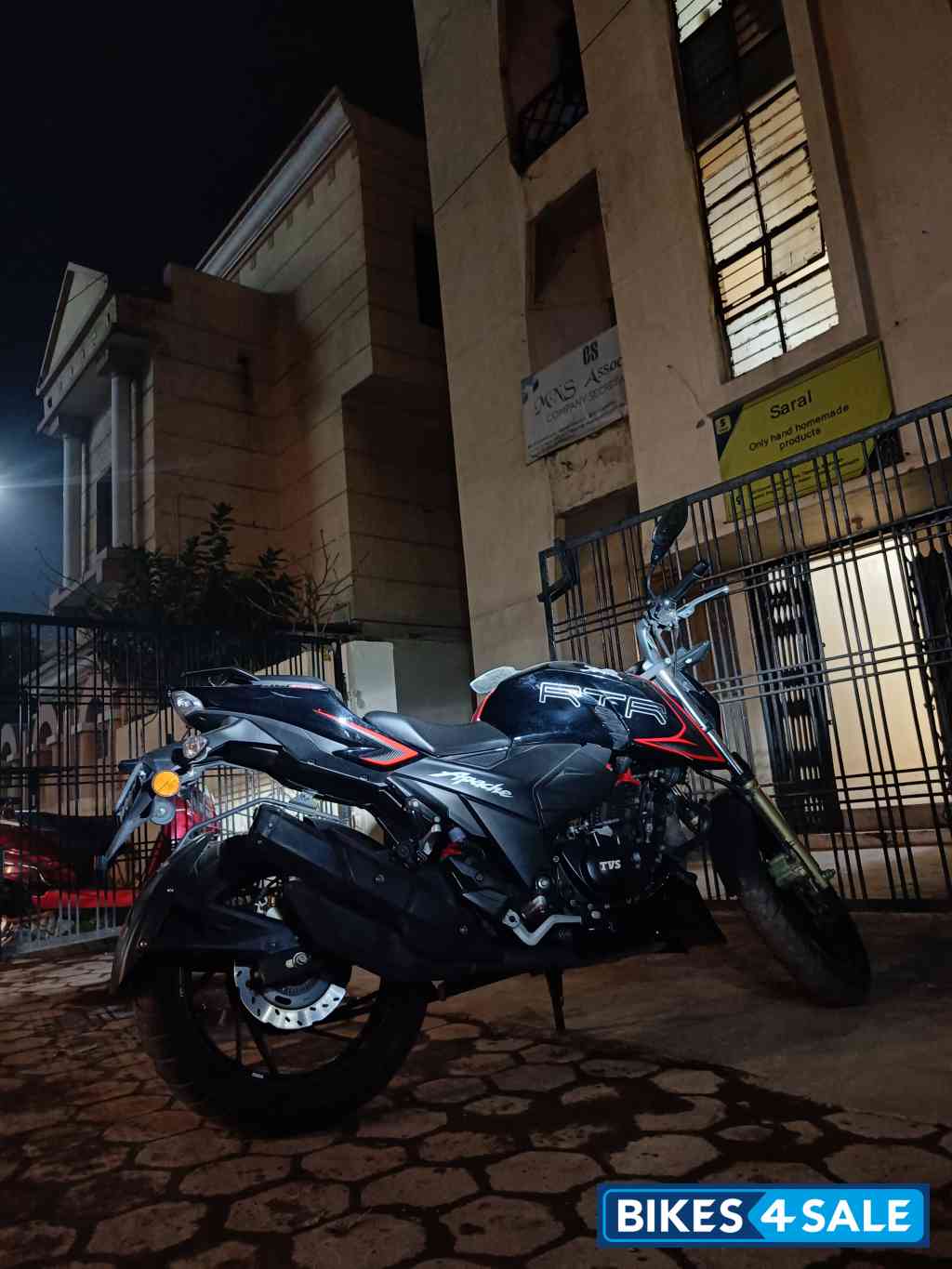 Black TVS Apache RTR 200 4V 2022 Black TVS Apache RTR 200 4V 2022