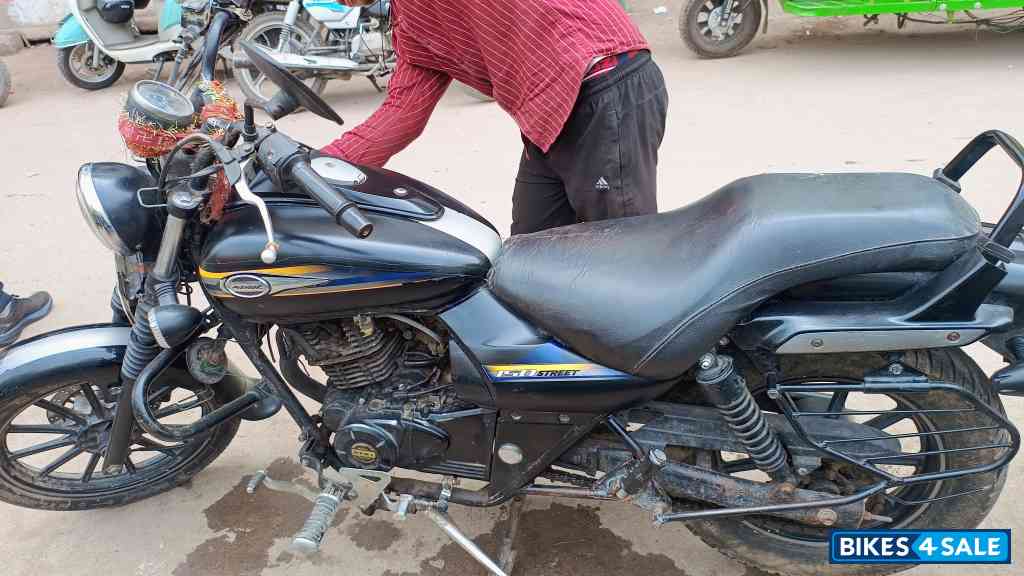 Blue Bajaj Avenger Street 150