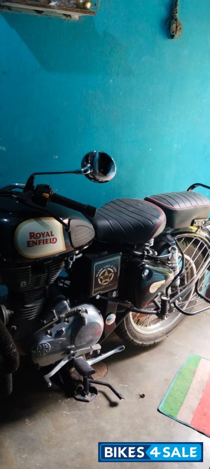 Black Royal Enfield Classic 350 BS VI Black Royal Enfield Classic 350 BS VI