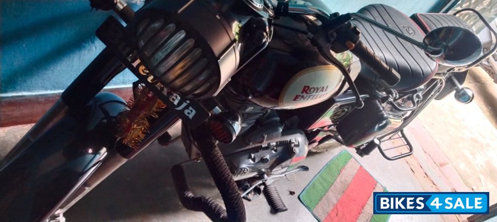 Black Royal Enfield Classic 350 BS VI Black Royal Enfield Classic 350 BS VI