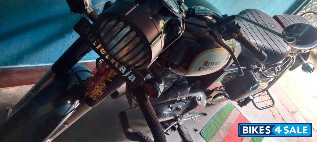 Black Royal Enfield Classic 350 BS VI Black Royal Enfield Classic 350 BS VI