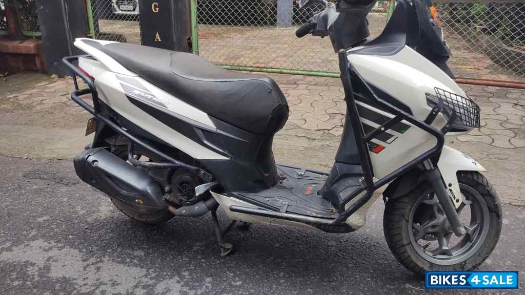 White Aprilia SXR 160