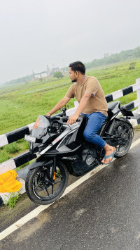 Bajaj Pulsar RS 200 ABS