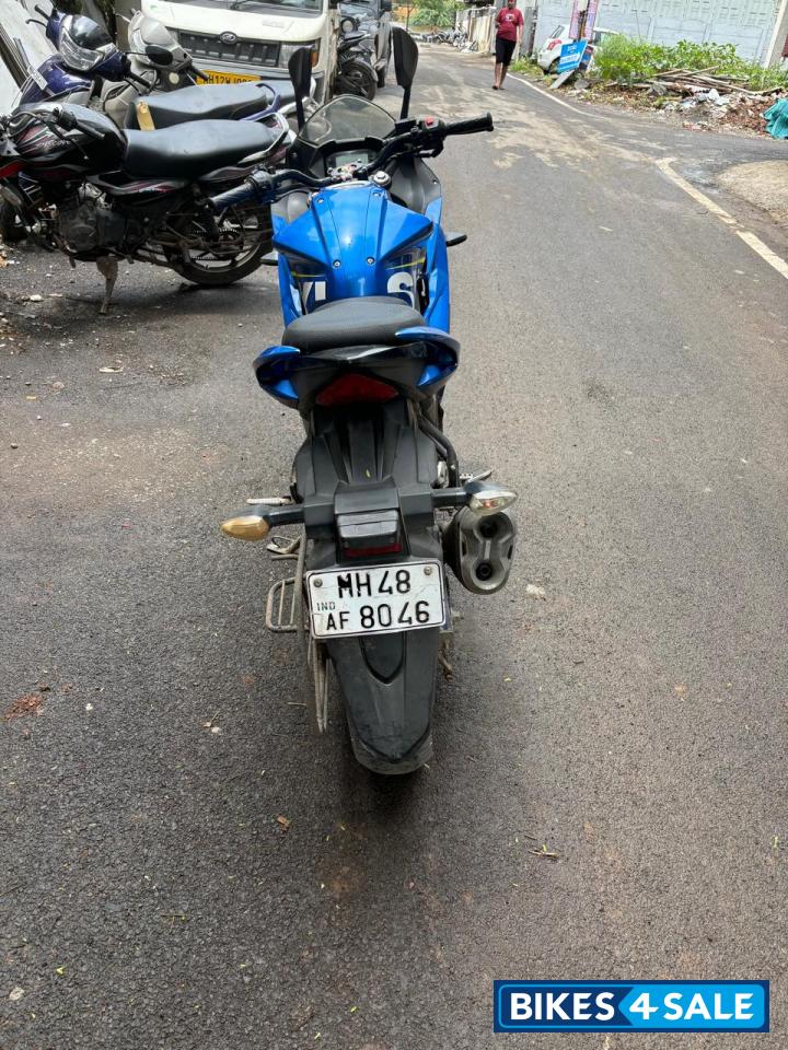 Blue Suzuki Gixxer 150 Blue Suzuki Gixxer 150