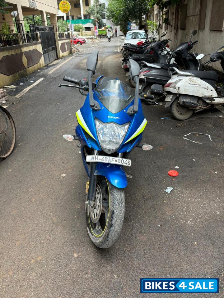 Blue Suzuki Gixxer 150 Blue Suzuki Gixxer 150