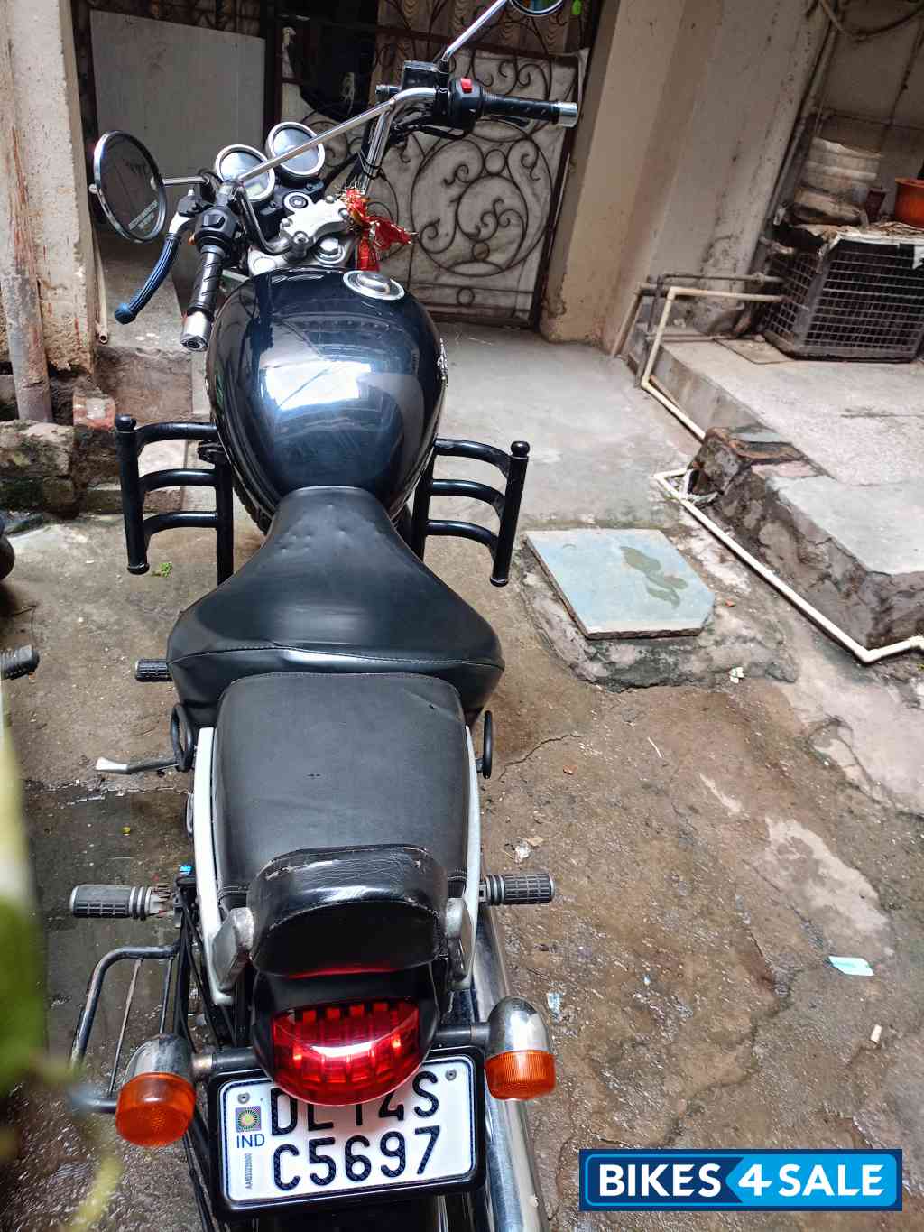 Black Royal Enfield Thunderbird 500 Black Royal Enfield Thunderbird 500