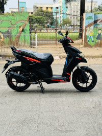 Aprilia SR 160 Carbon ABS