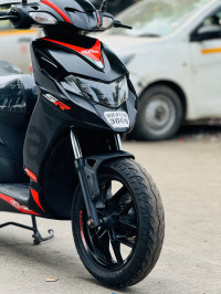 Aprilia SR 160 Carbon ABS
