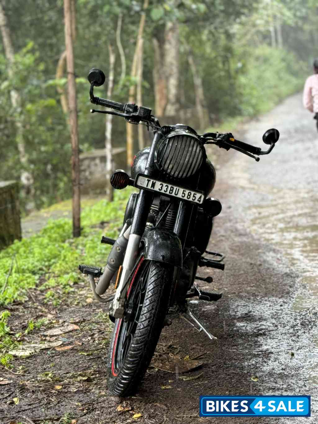 Stealth Black Royal Enfield Classic 350 BS VI