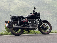Stealth Black Royal Enfield Classic 350 BS VI