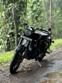 Stealth Black Royal Enfield Classic 350 BS VI