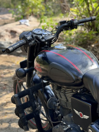 Stealth Black Royal Enfield Classic 350 BS VI