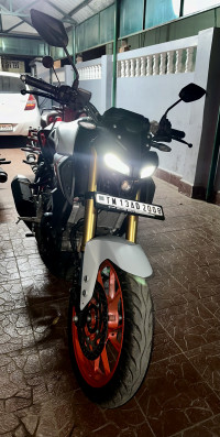 Vermilion White Yamaha MT-15 Ver 2.0