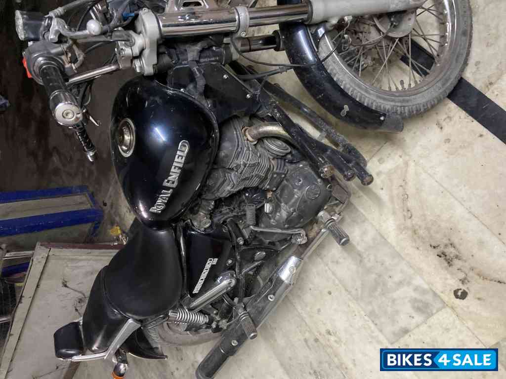 Black Royal Enfield Thunderbird 500