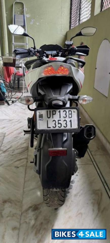 Pearl White TVS Apache RTR 200 4V Race Edition 2.0