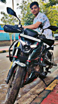 Brooklyn Black Bajaj Pulsar N250