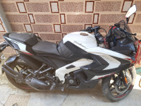 White Bajaj Pulsar RS 200 ABS