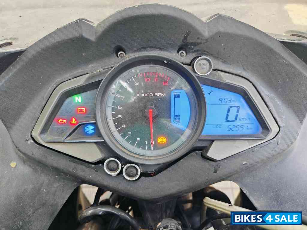 Bajaj Pulsar RS 200 ABS