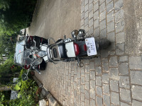 Moon White Bajaj Avenger Cruise 220