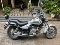 Moon White Bajaj Avenger Cruise 220