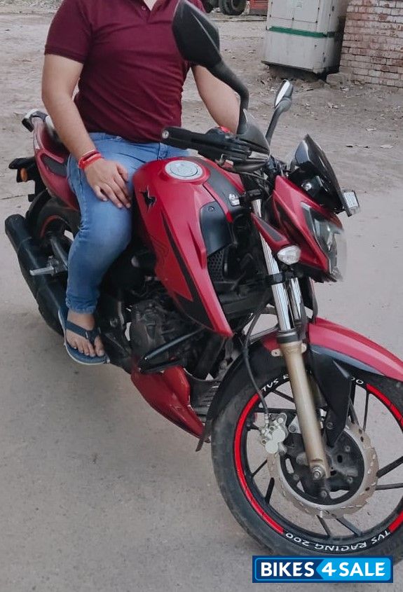 Matt Red TVS Apache RTR 200 4V Matt Red TVS Apache RTR 200 4V
