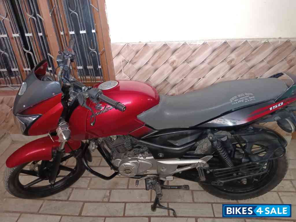 Red Bajaj Pulsar 150
