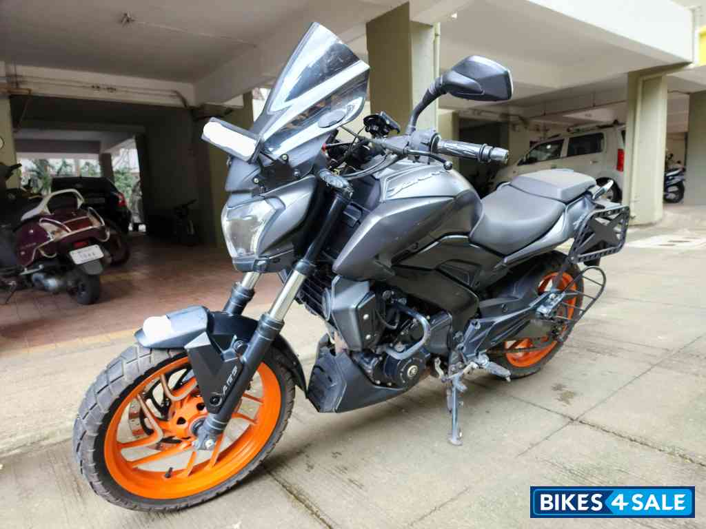 Matte Black Bajaj Dominar 400 Disc