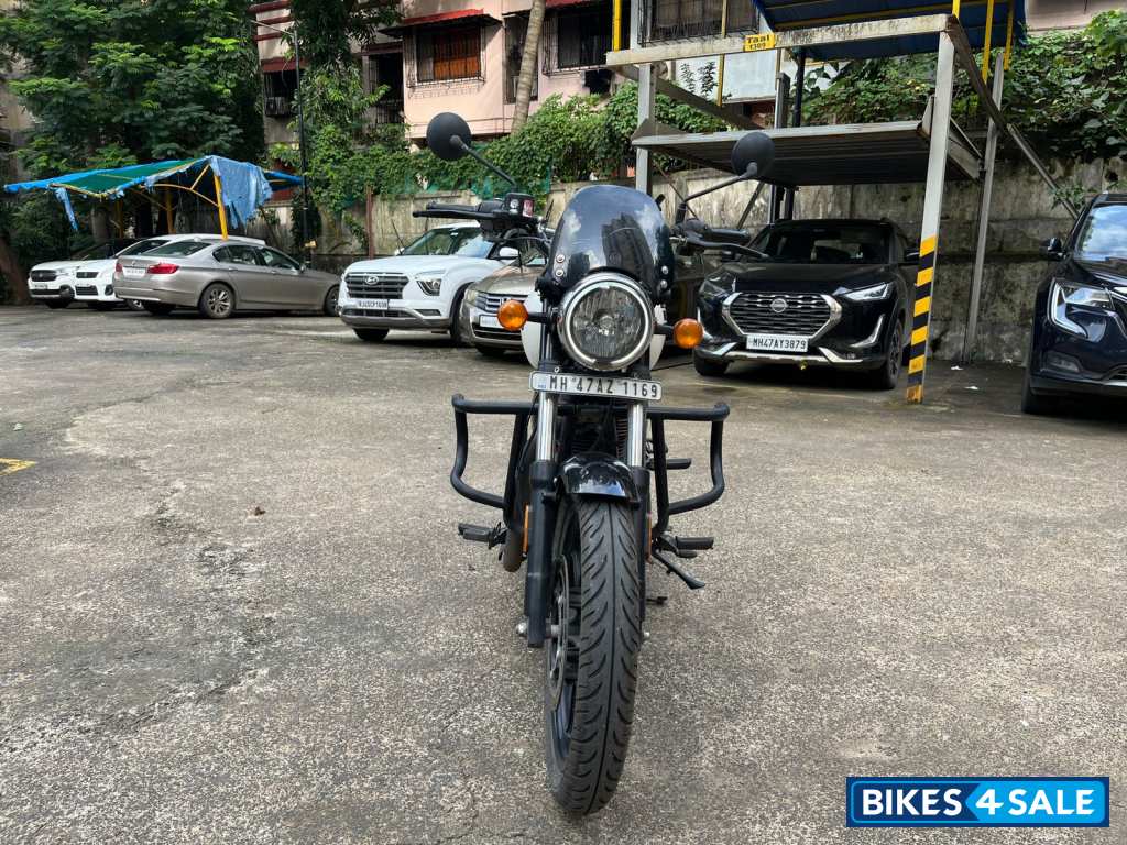 White Royal Enfield Meteor 350 Fireball White Royal Enfield Meteor 350 Fireball