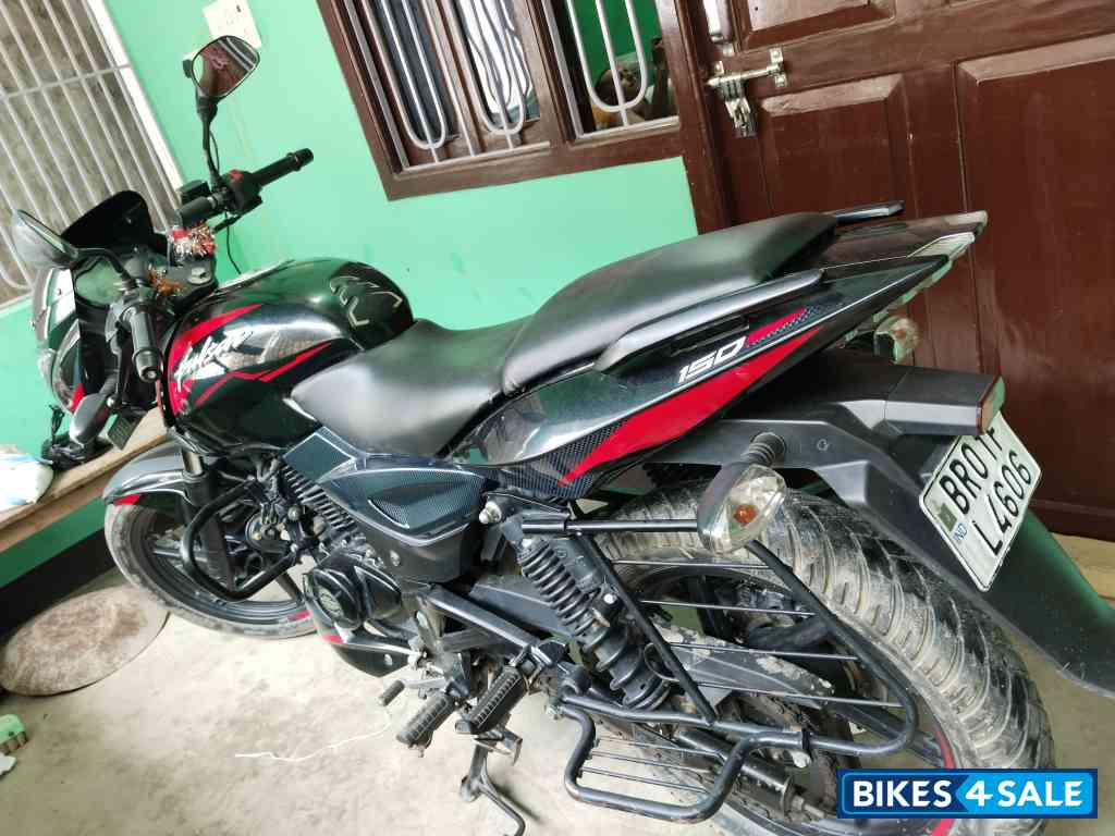 Black And Red Bajaj Pulsar 150 Twin Disc BS6 Black And Red Bajaj Pulsar 150 Twin Disc BS6