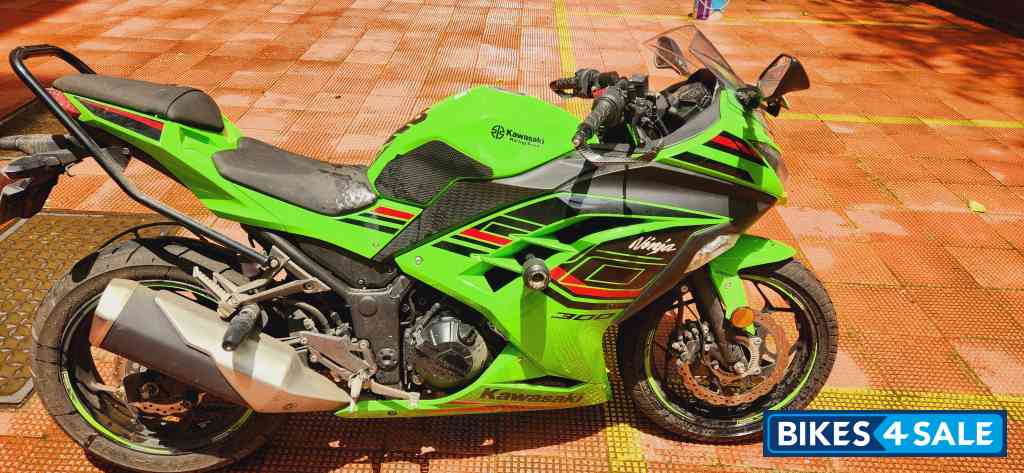 Lime Green Kawasaki Ninja 300 BS6 2023 Lime Green Kawasaki Ninja 300 BS6 2023