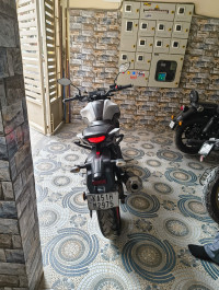 Ice Fluo Vermillion Yamaha MT-15