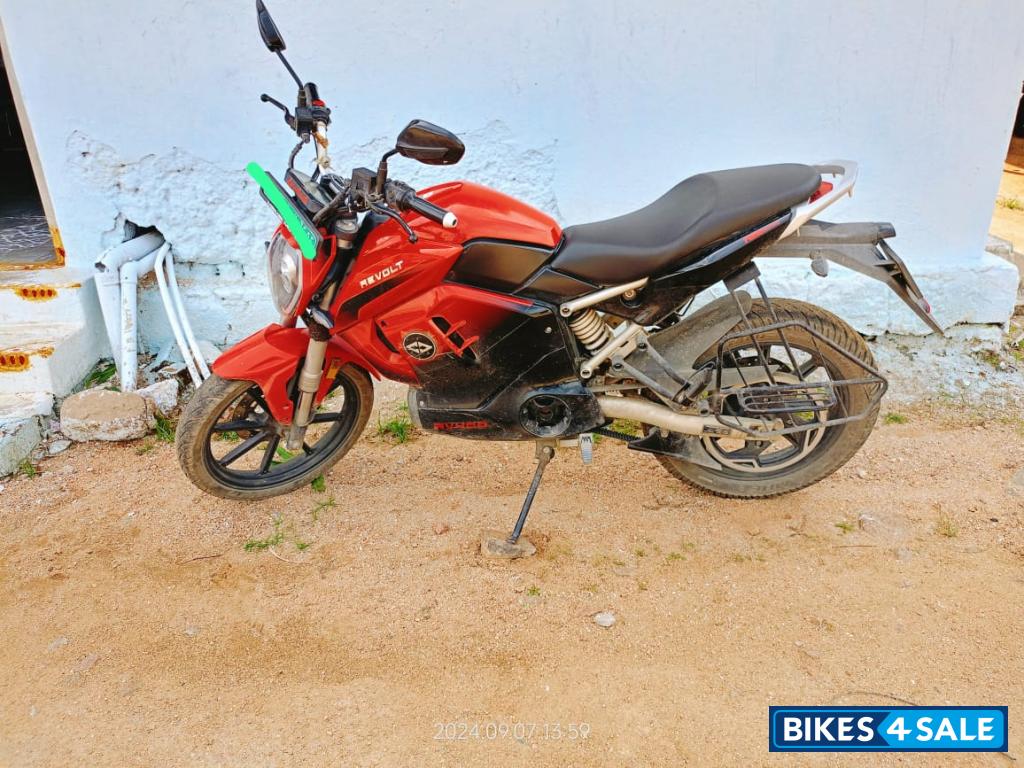 Revolt RV 400 Revolt RV 400