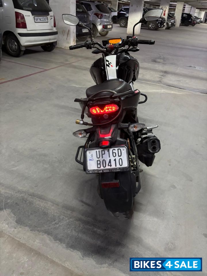 Black TVS Apache RTR 160 4V