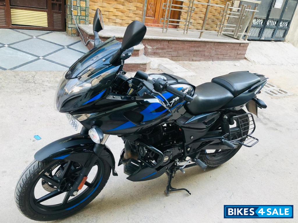 Blue Black Bajaj Pulsar 220F BS6 Blue Black Bajaj Pulsar 220F BS6