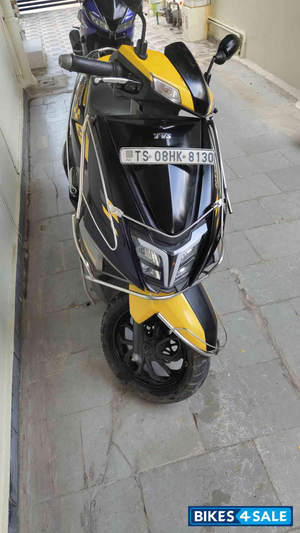 Yellow+black TVS NTORQ 125 Race Edition BS6 Yellow+black TVS NTORQ 125 Race Edition BS6