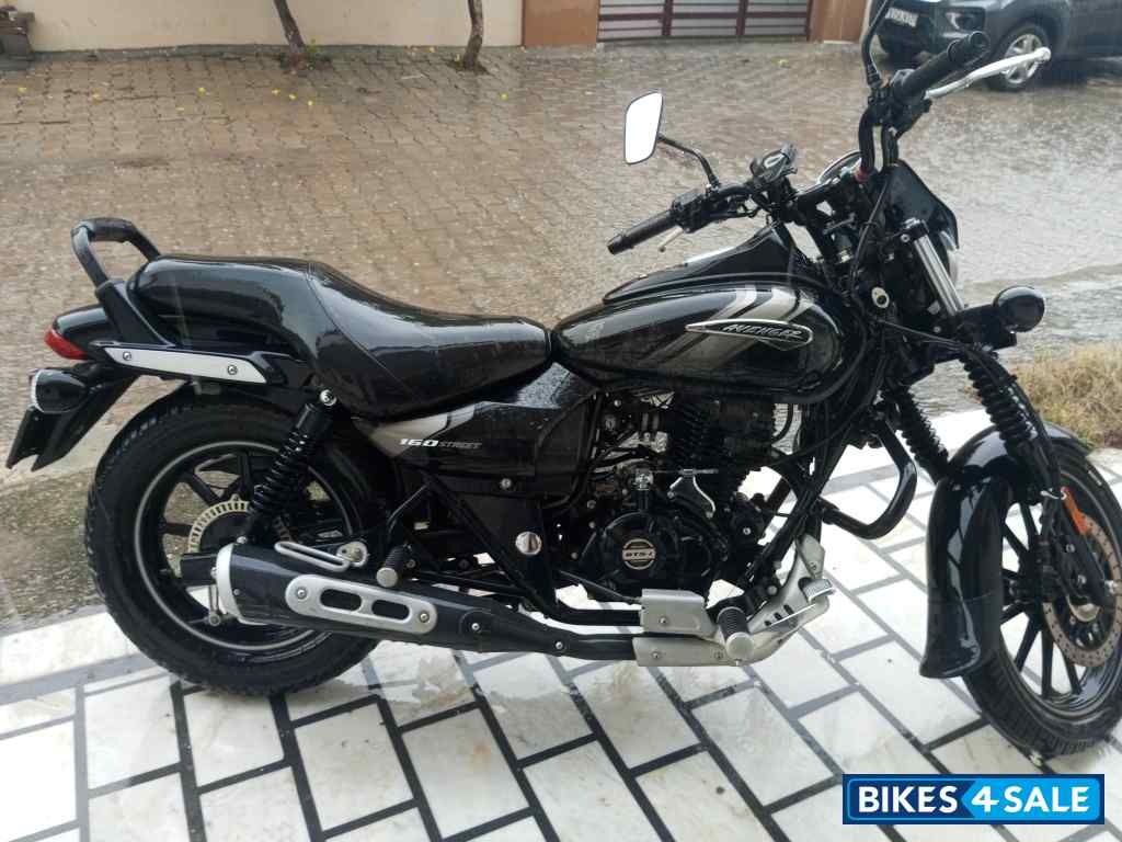 Black Bajaj Avenger Street 160
