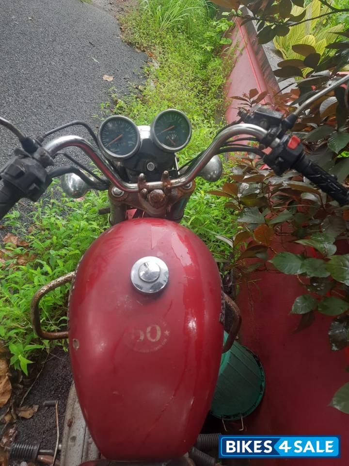 Maroon Royal Enfield Thunderbird 350 Maroon Royal Enfield Thunderbird 350