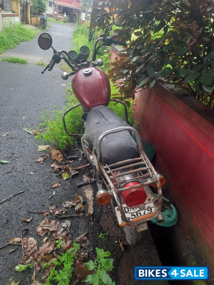 Maroon Royal Enfield Thunderbird 350 Maroon Royal Enfield Thunderbird 350
