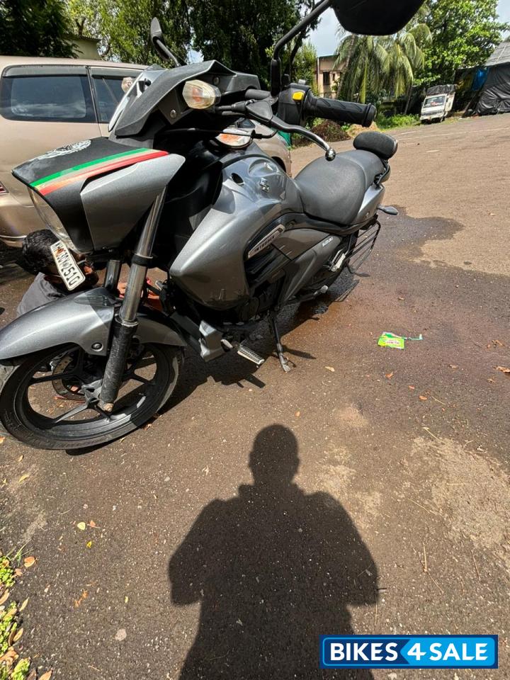 Grey Suzuki Intruder 150 Grey Suzuki Intruder 150