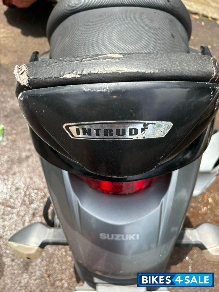 Grey Suzuki Intruder 150 Grey Suzuki Intruder 150