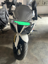 Polar White BMW G 310 RR