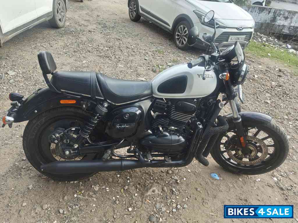 Yezdi Roadster Dark Yezdi Roadster Dark